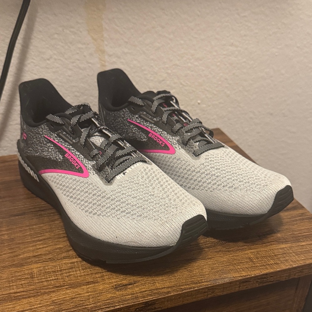 Brooks Women's Athletic Shoes - Light Gray and Pink